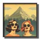 to kvinner foran fjellet , oransje topp brunt håt og grønn topp og rødaktig håt , kvadratisk   thumbnail