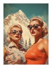 Sommerkledde damer foran vinterdekt fjell , oransje singlet , blondt hår , blågrønn himmel  thumbnail