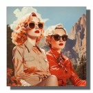 kvadrat , to damer i sommerfjellet , rødaktig hår og røde lepper    thumbnail