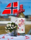 3 BARN MED NORSKE FLAGG, Flaskeetikett thumbnail